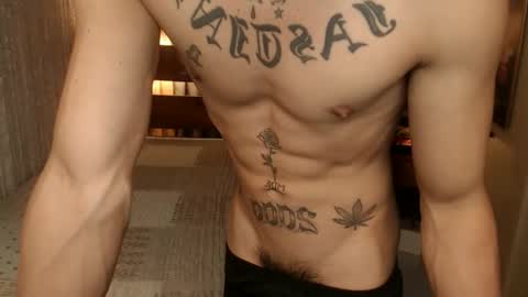 justine_hunk online show from March 21, 5:05 pm