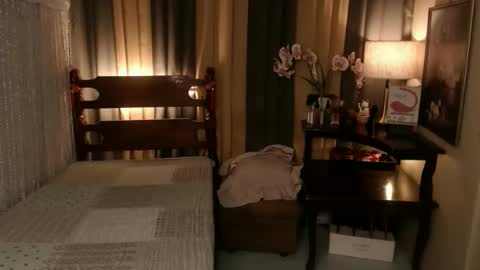 justine_hunk online show from March 24, 7:46 am