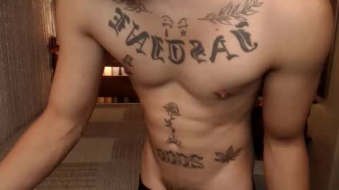 Snapshot of justine_hunk chatting on June 9, 6:03 am justine_hunk online show from June 9, 6:03 am