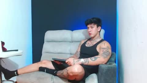 Snapshot of justinfuller_31 chatting on May 19, 3:46 am justinfuller_31 online show from May 19, 3:46 am