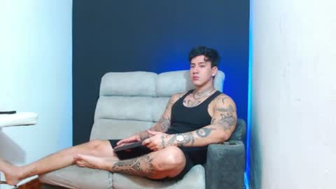 Snapshot of justinfuller_31 chatting on June 11, 3:43 pm justinfuller_31 online show from June 11, 3:43 pm