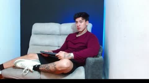 Snapshot of justinfuller_31 chatting on June 23, 3:37 am justinfuller_31 online show from June 23, 3:37 am