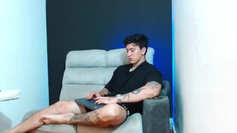 Snapshot of justinfuller_31 chatting on June 26, 1:43 am justinfuller_31 online show from June 26, 1:43 am