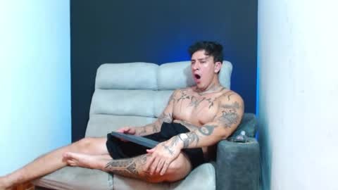 Snapshot of justinfuller_31 chatting on July 7, 6:47 am justinfuller_31 online show from July 7, 6:47 am
