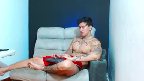 Snapshot of justinfuller_31 chatting on July 23, 2:26 pm justinfuller_31 online show from July 23, 2:26 pm