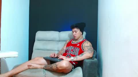 Snapshot of justinfuller_31 chatting on July 24, 3:10 pm justinfuller_31 online show from July 24, 3:10 pm