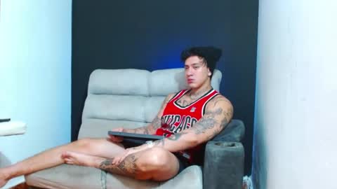 Snapshot of justinfuller_31 chatting on July 25, 1:41 pm justinfuller_31 online show from July 25, 1:41 pm