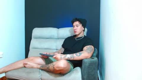 Snapshot of justinfuller_31 chatting on July 28, 4:27 pm justinfuller_31 online show from July 28, 4:27 pm