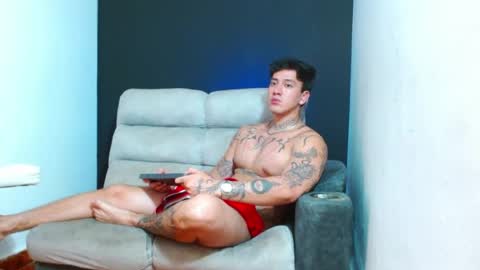 Snapshot of justinfuller_31 chatting on July 28, 8:52 pm justinfuller_31 online show from July 28, 8:52 pm