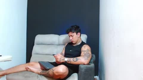 Snapshot of justinfuller_31 chatting on August 2, 4:16 pm justinfuller_31 online show from August 2, 4:16 pm