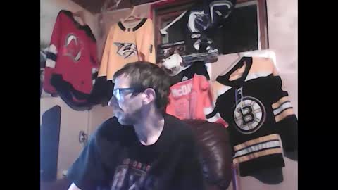 Snapshot of justinjerksit chatting on December 6, 3:00 pm justinjerksit online show from December 6, 3:00 pm