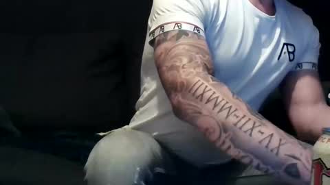 justmehere077 online show from February 7, 10:41 pm