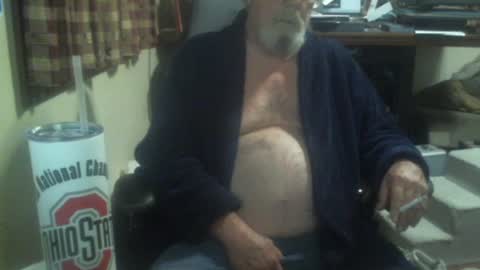 Snapshot of justmeohio chatting on July 1, 1:40 am justmeohio online show from July 1, 1:40 am