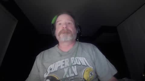 Snapshot of justmetool chatting on February 1, 8:57 am Tool online show from February 1, 8:57 am