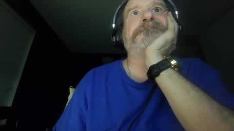 Snapshot of justmetool chatting on May 27, 5:15 am Tool online show from May 27, 5:15 am