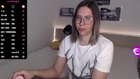 Julie online show from April 22, 4:04 am