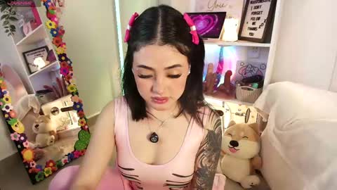 Snapshot of justonecute chatting on April 23, 11:29 pm Emy online show from April 23, 11:29 pm