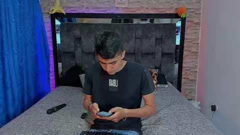 Snapshot of juva_ chatting on February 17, 7:37 am Juan and friends online show from February 17, 7:37 am