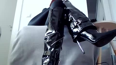 Snapshot of k_queen36 chatting on March 2, 1:29 pm k_queen36 online show from March 2, 1:29 pm