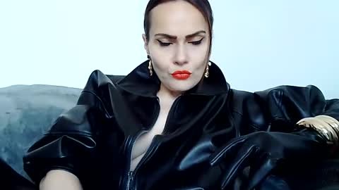 Snapshot of k_queen36 chatting on May 12, 11:07 am k_queen36 online show from May 12, 11:07 am