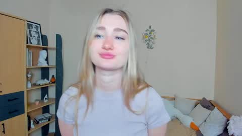 Snapshot of kaceyeichel chatting on May 10, 7:57 am Alice online show from May 10, 7:57 am