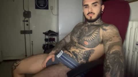 Snapshot of kadmon33 chatting on November 12, 10:20 pm kadmon33 online show from November 12, 10:20 pm