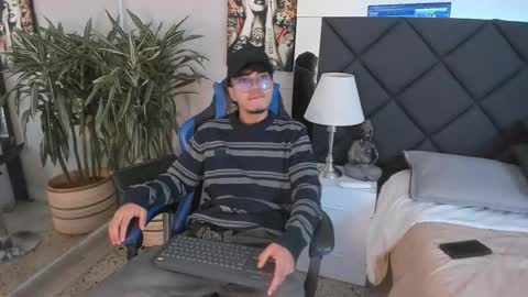 Snapshot of kai_storn chatting on March 1, 11:34 am kai_storn online show from March 1, 11:34 am