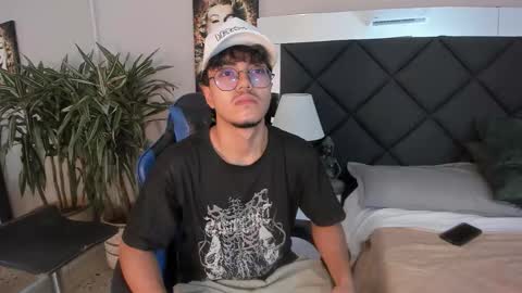 Snapshot of kai_storn chatting on March 2, 11:17 am kai_storn online show from March 2, 11:17 am