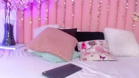 Snapshot of kailye_jones chatting on January 18, 11:00 pm kailye Jones online show from January 18, 11:00 pm