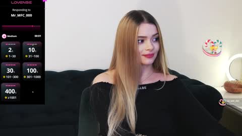 Snapshot of kailyn_moen01 chatting on December 15, 11:09 pm Kailyn online show from December 15, 11:09 pm