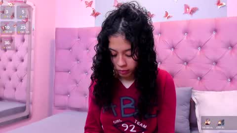 Snapshot of kaira_luxury chatting on May 14, 3:02 am kaira_luxury online show from May 14, 3:02 am