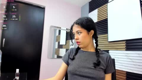 Snapshot of kaira_luxury chatting on June 1, 12:29 pm kaira_luxury online show from June 1, 12:29 pm