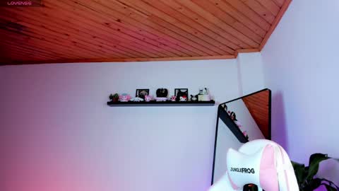 Kali Ka Please help me with your thumbs up its important   dont forget my birthday on October 26 online show from April 5, 8:17 pm