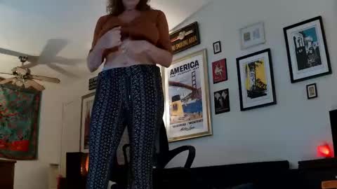 Snapshot of kalikushdreamz chatting on October 27, 3:49 pm Tara Smith online show from October 27, 3:49 pm