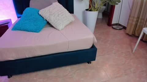 Snapshot of kalimonroee chatting on January 9, 5:43 pm KaliMonroe online show from January 9, 5:43 pm