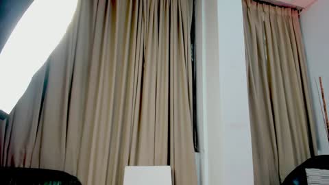 Snapshot of kalimonroee chatting on February 8, 12:17 pm KaliMonroe online show from February 8, 12:17 pm