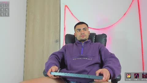 Snapshot of kalivan_voinesscu chatting on June 19, 7:34 am K A L I online show from June 19, 7:34 am