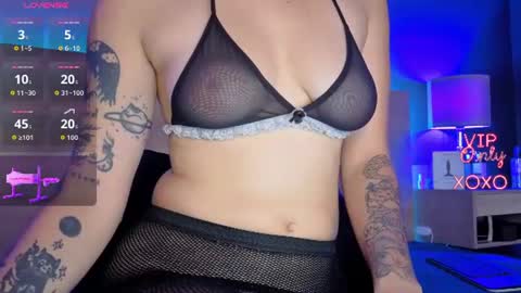 Snapshot of kallen_kozuky chatting on June 11, 8:18 pm KALLEN online show from June 11, 8:18 pm