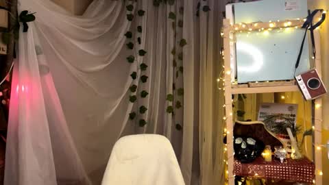 Snapshot of kamila__moore chatting on February 24, 3:54 pm Kamila online show from February 24, 3:54 pm