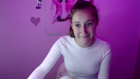 Snapshot of kamilla_love_ chatting on September 19, 2:40 pm kamilla_love_ online show from September 19, 2:40 pm