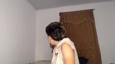 Snapshot of kammy_cami chatting on May 11, 11:38 am kammy y camila online show from May 11, 11:38 am