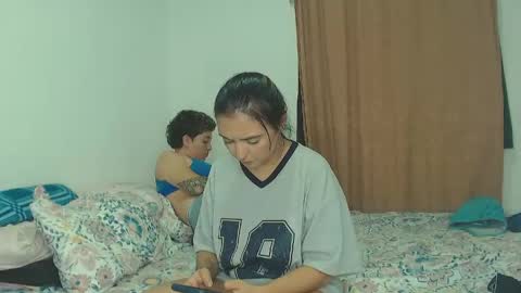 Snapshot of kammy_cami chatting on May 27, 1:57 am kammy y camila online show from May 27, 1:57 am