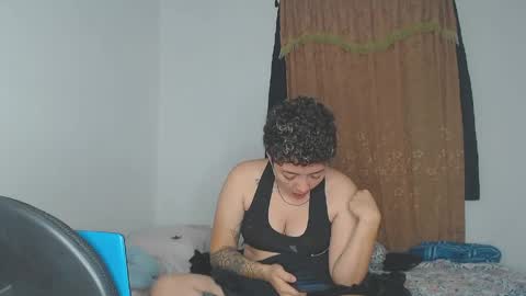 Snapshot of kammy_cami chatting on May 30, 9:06 am kammy y camila online show from May 30, 9:06 am