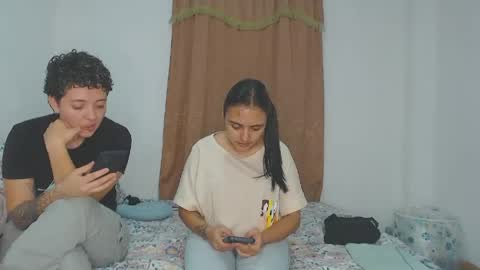 Snapshot of kammy_cami chatting on June 1, 11:17 pm kammy y camila online show from June 1, 11:17 pm