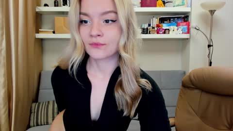 Snapshot of kara_smith_ chatting on December 8, 1:24 am Kara. Off from 15th till 24th of December online show from December 8, 1:24 am