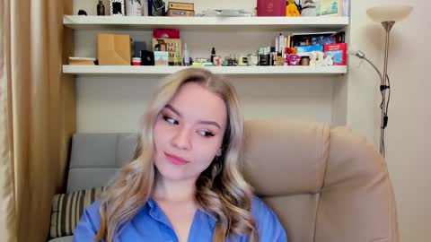 Snapshot of kara_smith_ chatting on December 9, 9:26 pm Kara. Off from 15th till 24th of December online show from December 9, 9:26 pm