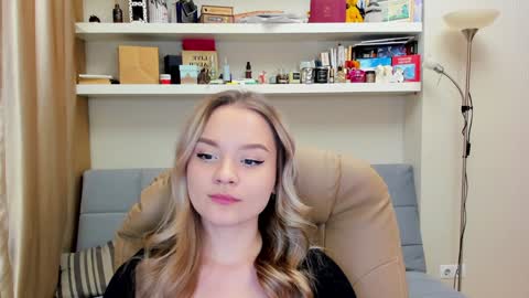 Snapshot of kara_smith_ chatting on January 6, 12:48 am Kara. Off from 15th till 24th of December online show from January 6, 12:48 am