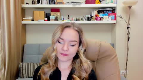 Snapshot of kara_smith_ chatting on February 2, 9:45 pm Kara. Off from 15th till 24th of December online show from February 2, 9:45 pm