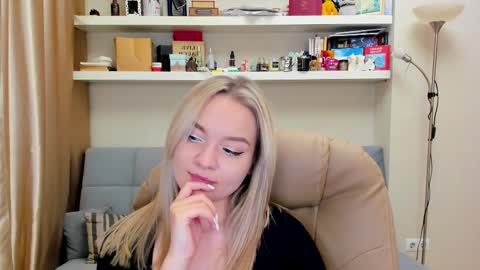 Snapshot of kara_smith_ chatting on February 9, 10:11 pm Kara. Off from 15th till 24th of December online show from February 9, 10:11 pm