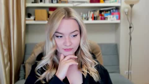 Snapshot of kara_smith_ chatting on September 16, 9:49 pm Kara. Off from 15th till 24th of December online show from September 16, 9:49 pm